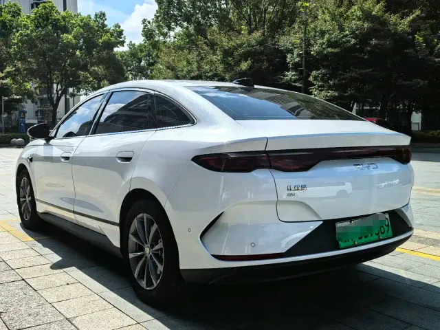 BYD Qin L — Фото автомобиля 11