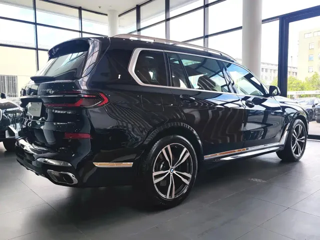 BMW X7 — Фото автомобиля 4