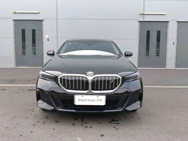 BMW i5 — Фото автомобиля 2
