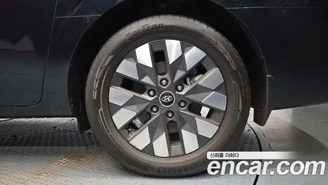 Hyundai Staria Staria 4WD Lounge 9 мест — Фото автомобиля 17