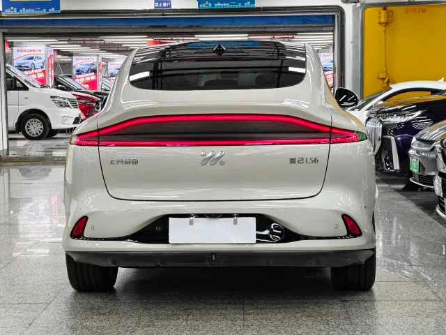 IM Motors LS6 — Фото автомобиля 6