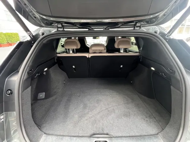 Volvo XC70 Plug-in Hybrid — Фото автомобиля 15