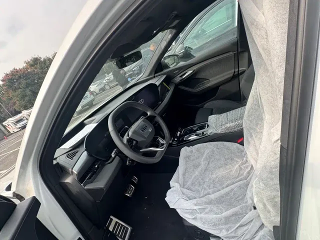 Audi Q6L e-tron — Фото автомобиля 2