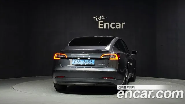 Tesla Model 3 — Фото автомобиля 4