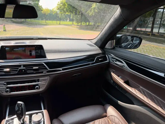 BMW 7 Series — Фото автомобиля 22