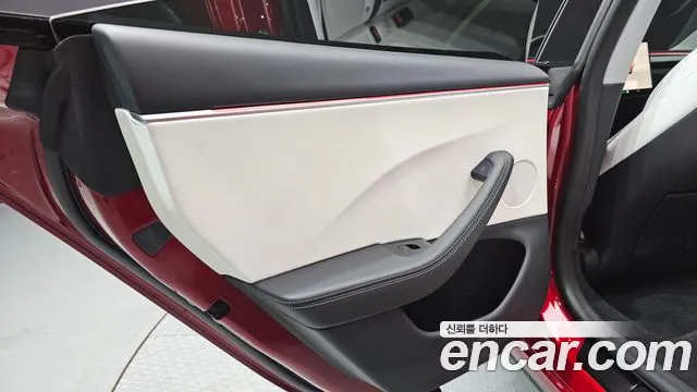 Tesla Model 3 — Фото автомобиля 25