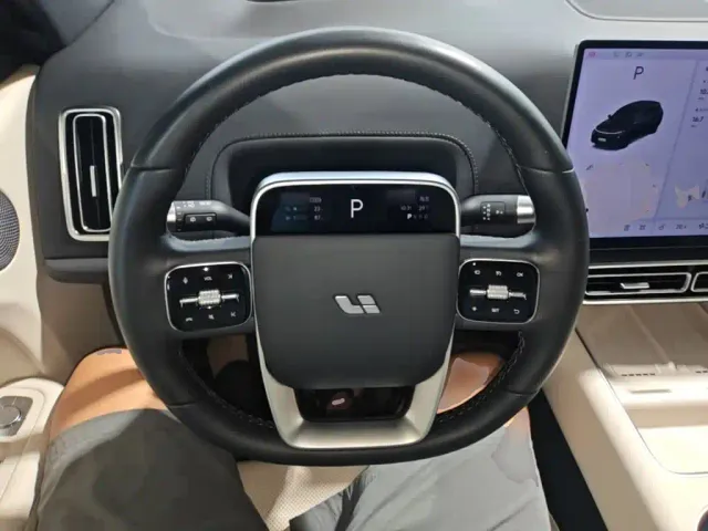 Li Auto L7 — Фото автомобиля 10