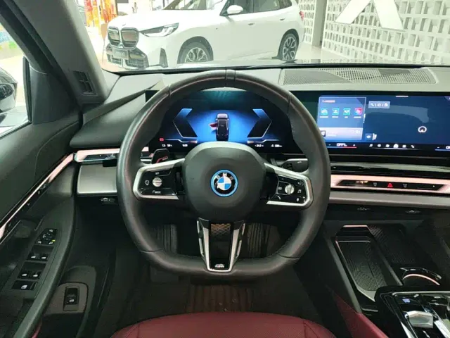 BMW i5 — Фото автомобиля 10