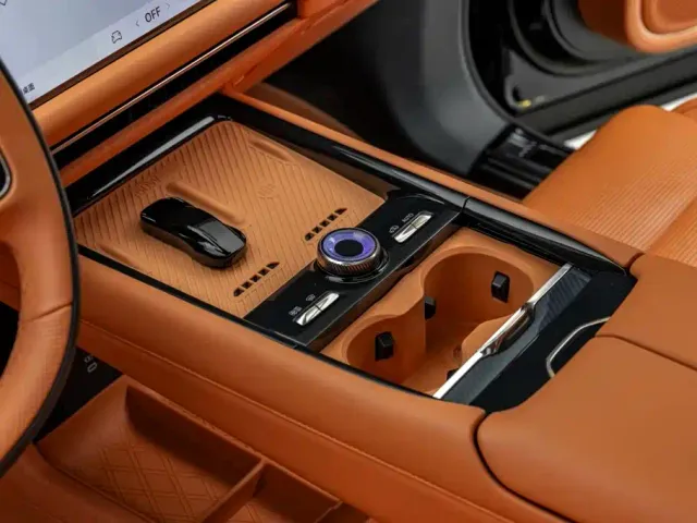 Lynk & Co 900 — Фото автомобиля 20