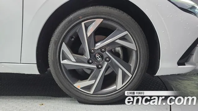 Hyundai Avante — Фото автомобиля 5