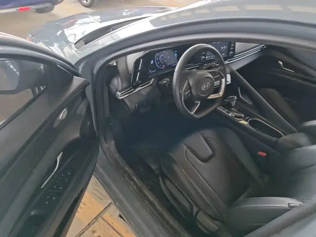 Hyundai Elantra — Фото автомобиля 15