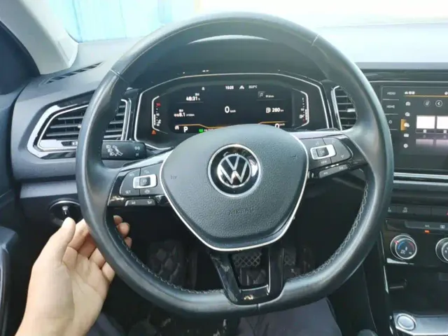 Volkswagen T-Roc — Фото автомобиля 10