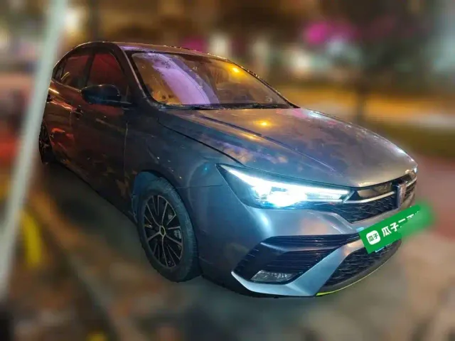 Roewe i5 — Фото автомобиля 3