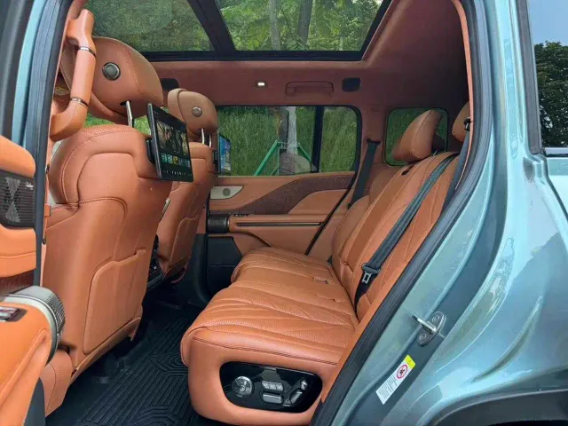 BYD U8 — Фото автомобиля 12