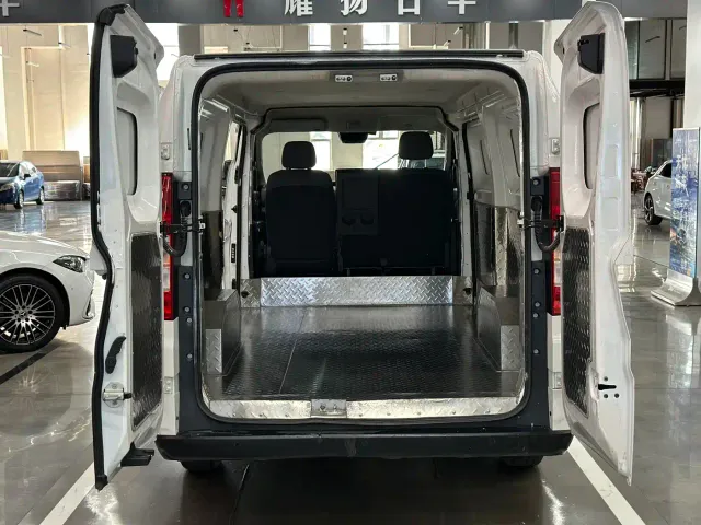Ruichi New Energy EC75 — Фото автомобиля 8
