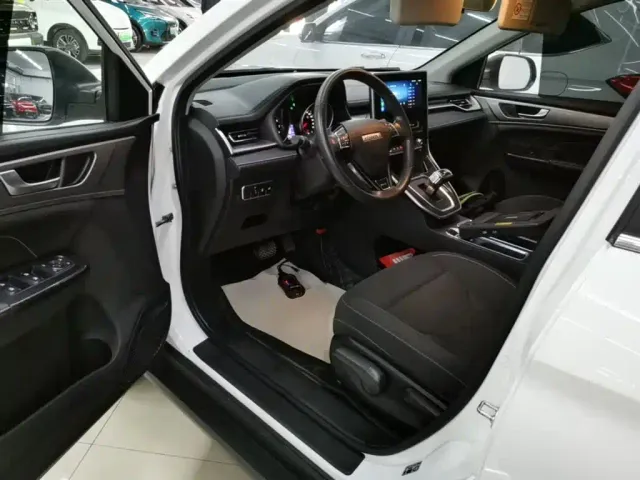 Haval M6 — Фото автомобиля 15