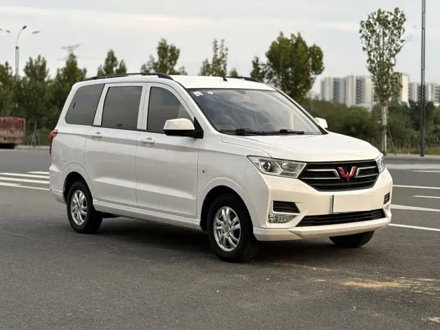Wuling Hongguang — Фото автомобиля 4