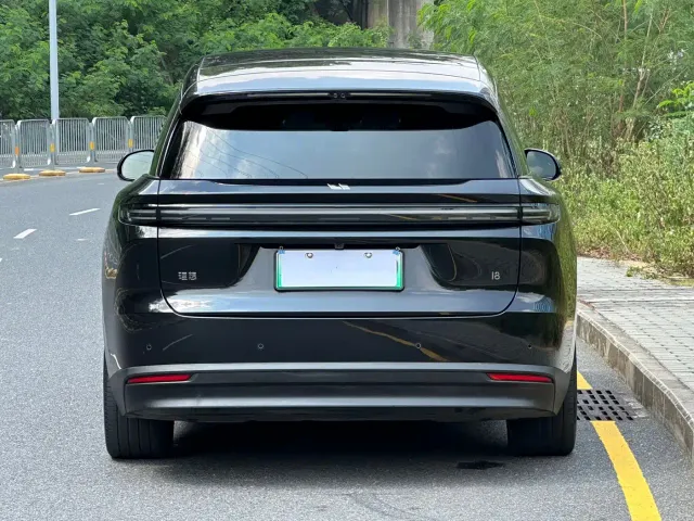 Li Auto i8 — Фото автомобиля 17