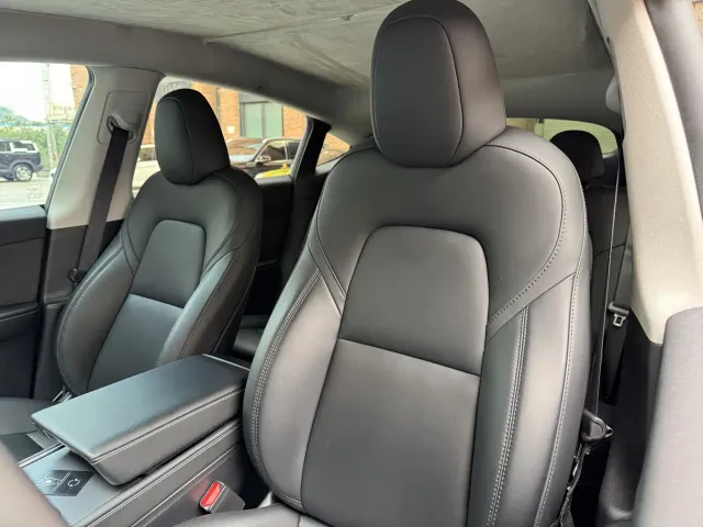 Tesla Model Y — Фото автомобиля 17