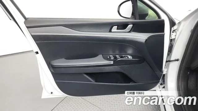 Kia K5 Новый K5 3 поколение 2.0 LPi(Для проката) — Фото автомобиля 23