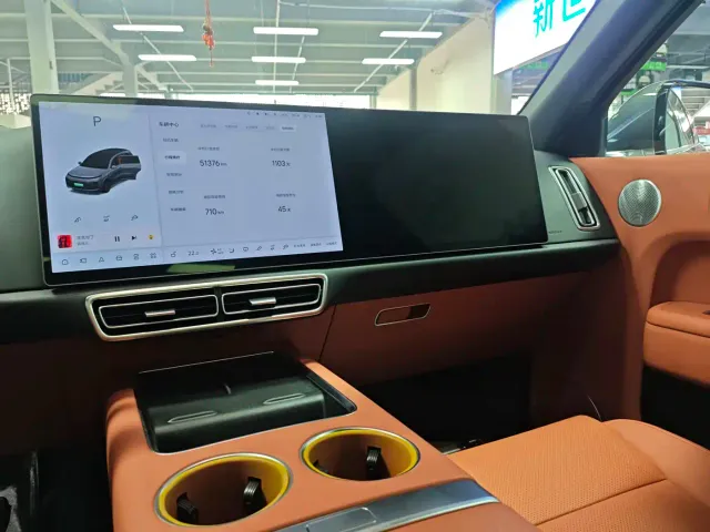 Li Auto L8 — Фото автомобиля 9