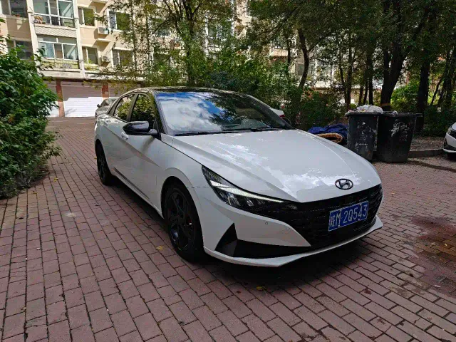 Hyundai Elantra — Фото автомобиля 3