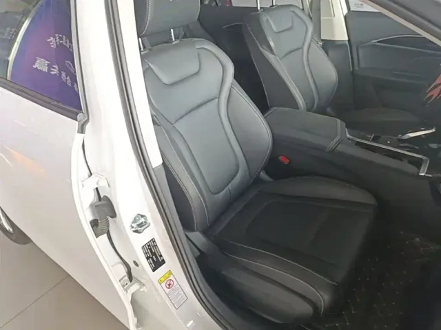 Bestune B70 — Фото автомобиля 24
