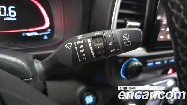 Hyundai Venue — Фото автомобиля 28