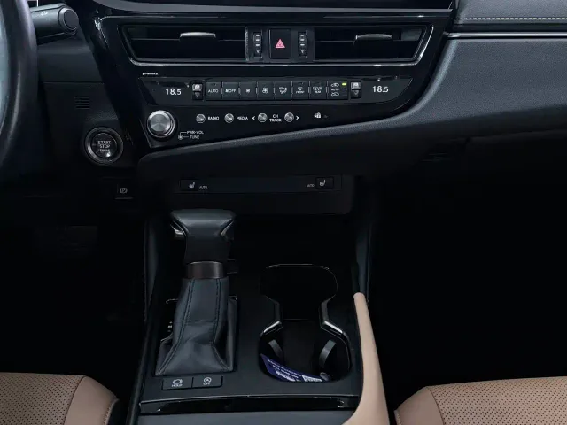 Lexus ES — Фото автомобиля 16