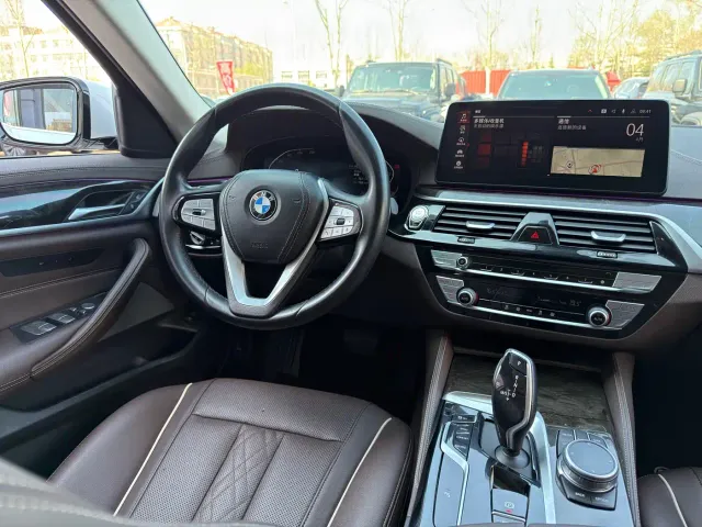 BMW 5 Series — Фото автомобиля 12
