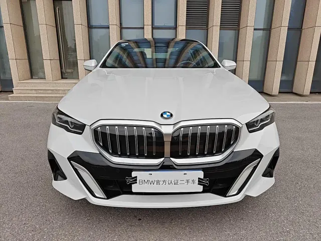 BMW 5 Series — Фото автомобиля 3
