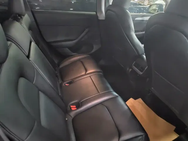 Tesla Model Y — Фото автомобиля 5