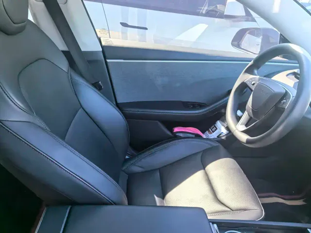 Tesla Model 3 — Фото автомобиля 21