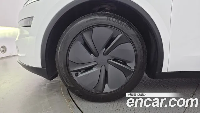 Tesla Model Y — Фото автомобиля 5