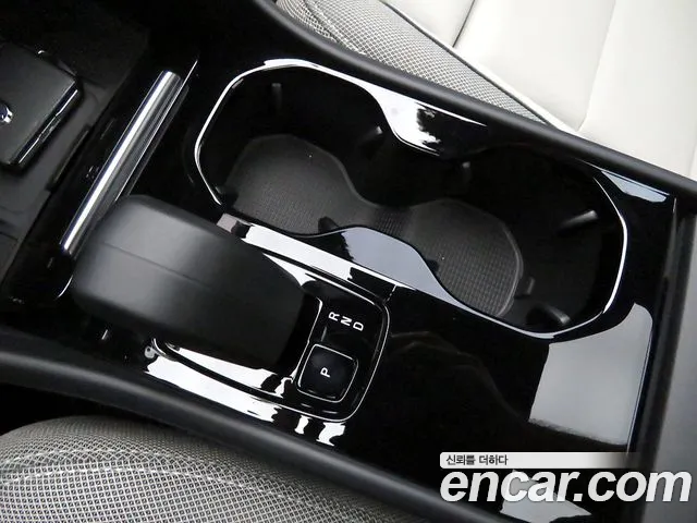 Volvo EX40 — Фото автомобиля 14