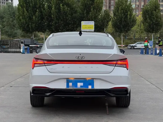 Hyundai Elantra — Фото автомобиля 5