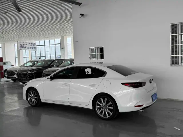 Mazda Axela — Фото автомобиля 3