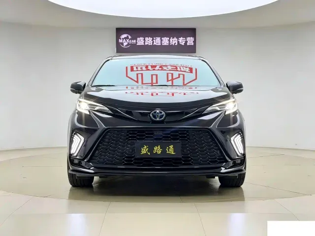Toyota Sienna — Фото автомобиля 2