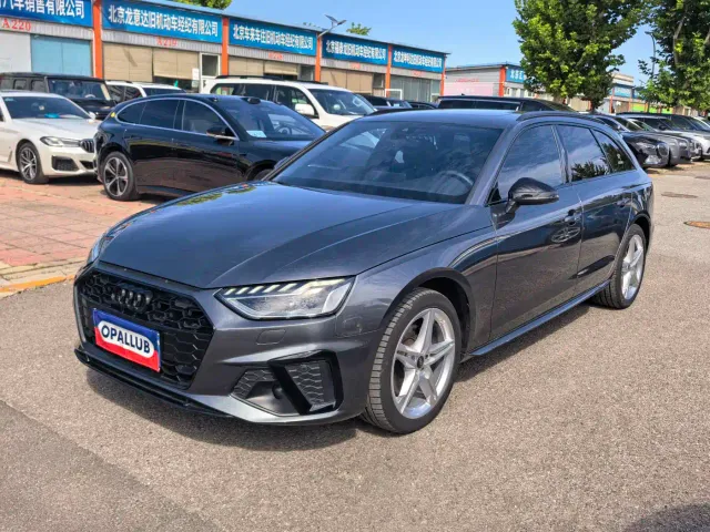 Фотография автомобиля — Audi A4