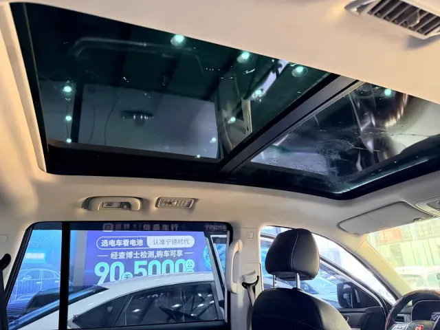 Roewe RX8 — Фото автомобиля 7