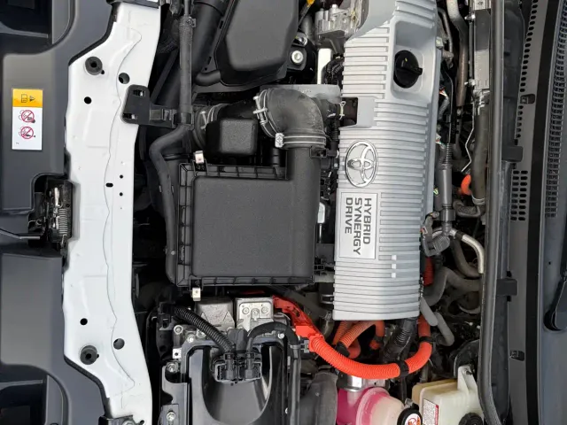 Toyota Corolla Twin Engine E+ — Фото автомобиля 19