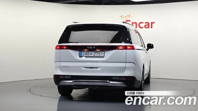 Kia Canival — Фото автомобиля 4