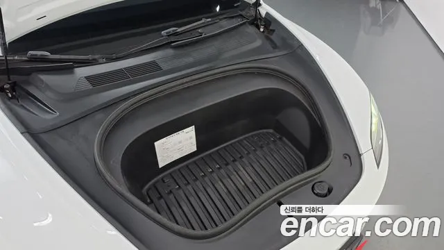 Tesla Model 3 — Фото автомобиля 4