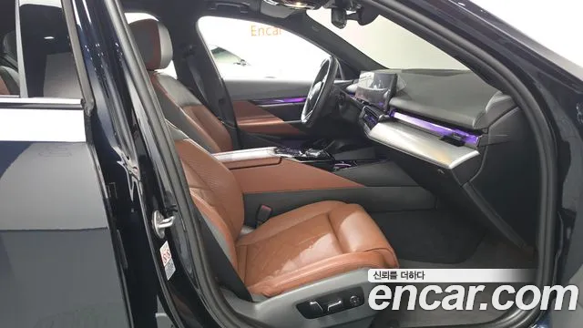 BMW 5 Series G60 — Фото автомобиля 16