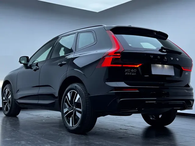 Volvo XC60 — Фото автомобиля 9