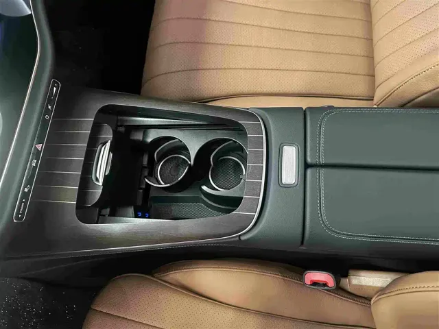 Mercedes-Benz E-Class — Фото автомобиля 11