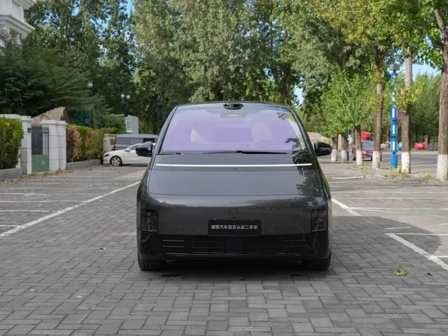 Li Auto MEGA — Фото автомобиля 2