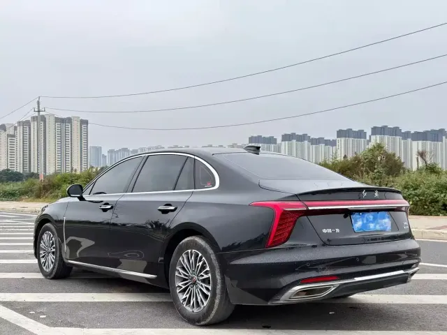Hongqi Hongqi H5 2025 1.5T DCT Flag Rhythm 500,000 Units Memorial Edition — Фото автомобиля 9