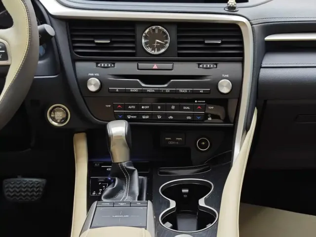 Lexus RX — Фото автомобиля 22