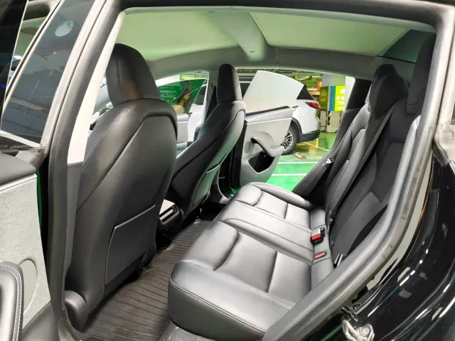 Tesla Model 3 — Фото автомобиля 9
